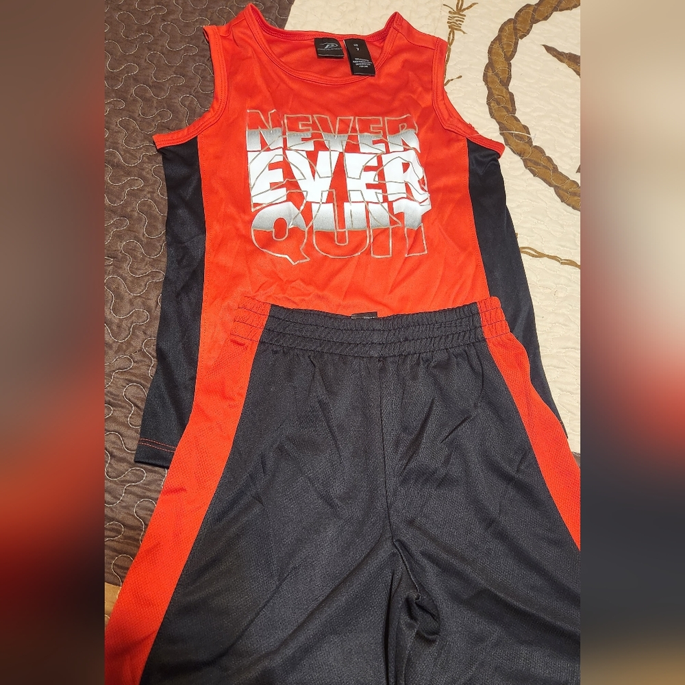 Lot 2 sets Sz 7 Boys Basketball sets "Never Ever Quit" Red and Black color